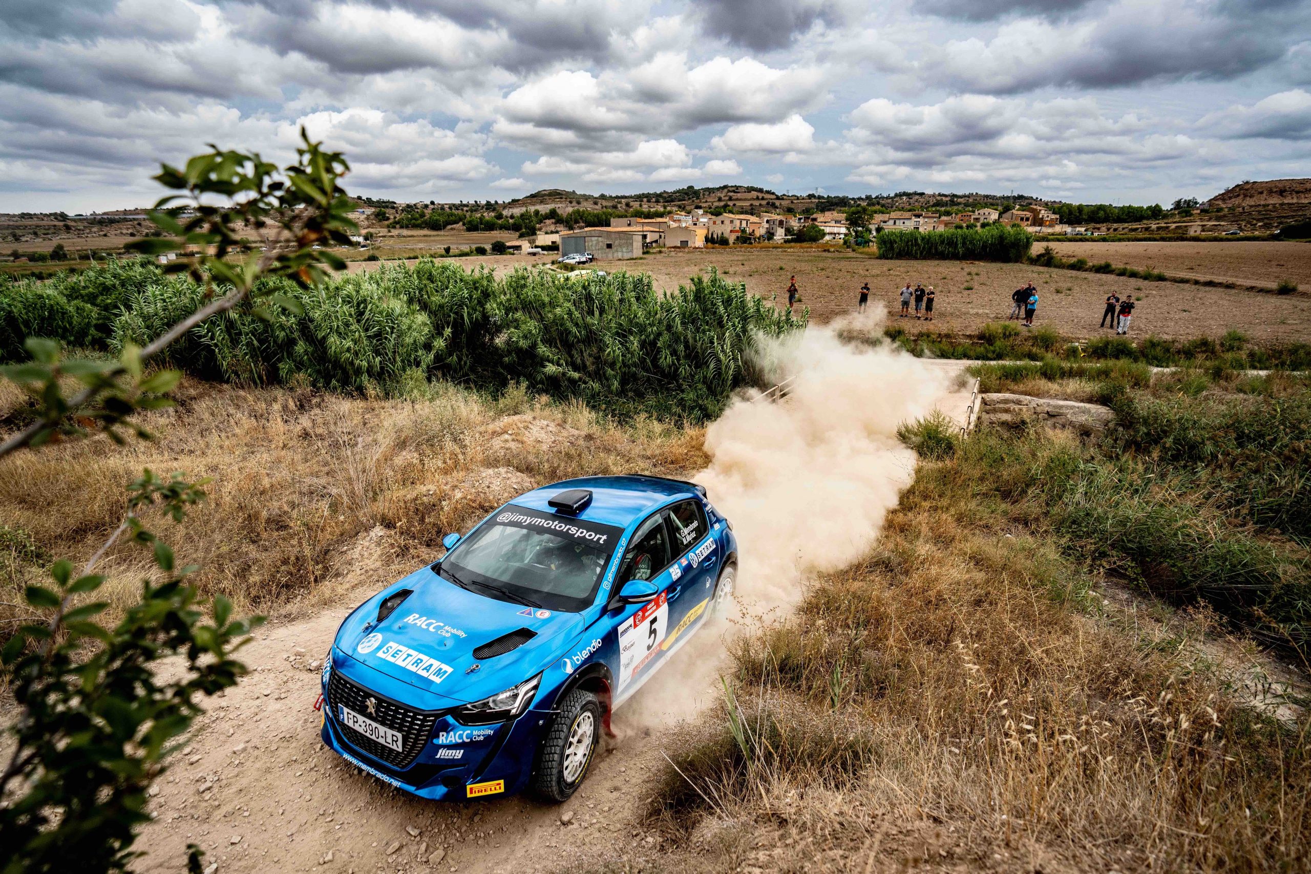 Estreno triunfal de Gil Membrado en Cervera con un Peugeot 208 Rally4